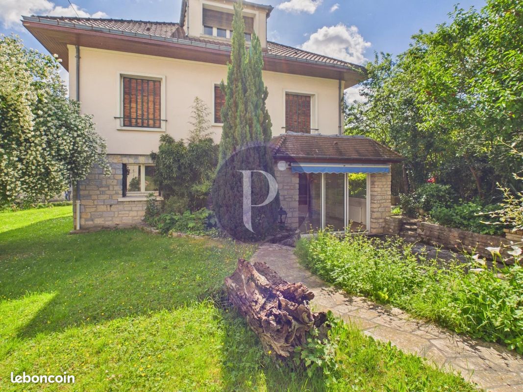 Maison 9 pièces 180 m² · à Igny · 180 m² · 530 000 €