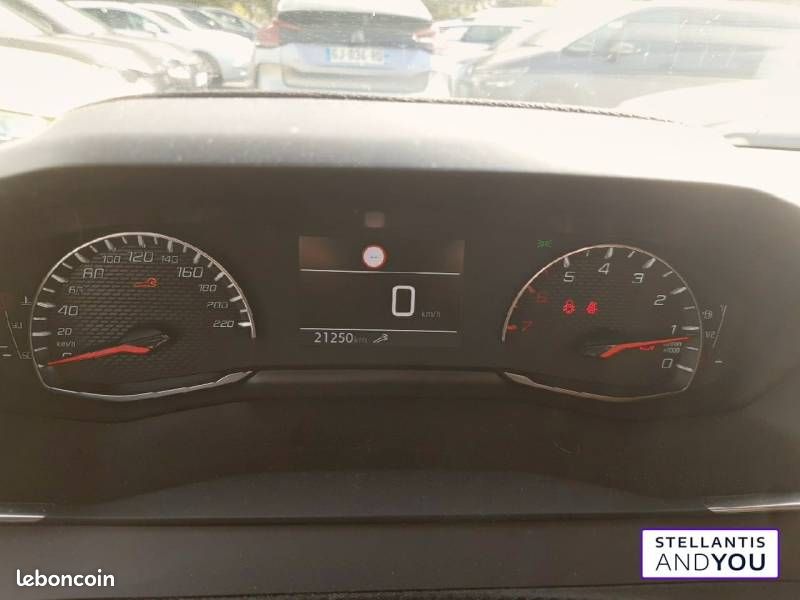 Peugeot 208 PureTech 100 S&S BVM6 Style (image 16)
