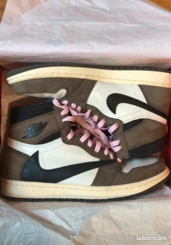 Sneakers Nike Air Jordan 1 Retro High x Travis Scott " Cactus Jack " , en excellent état , taille 42 (image 1)