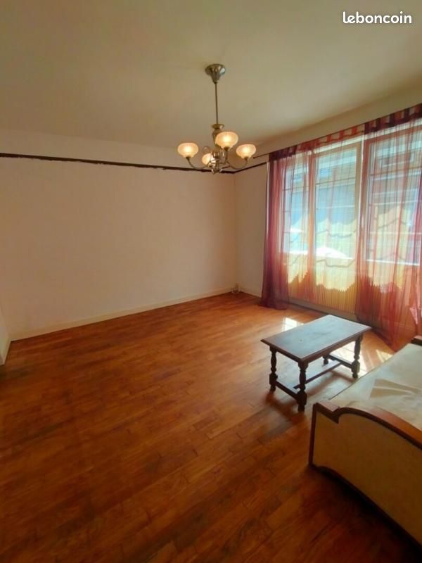 Maison 5 pièces 136 m² · à Carignan · 136 m² · 800 €