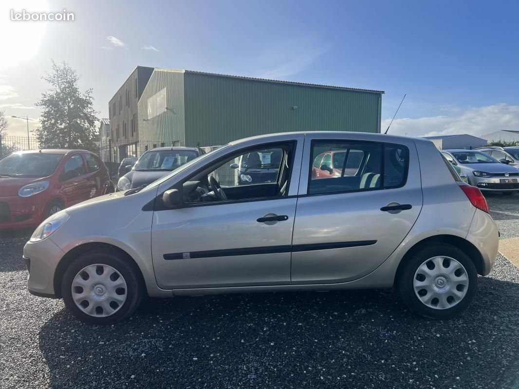 Renault Renault Clio - III 1.4 16v 98ch Authentique 5p