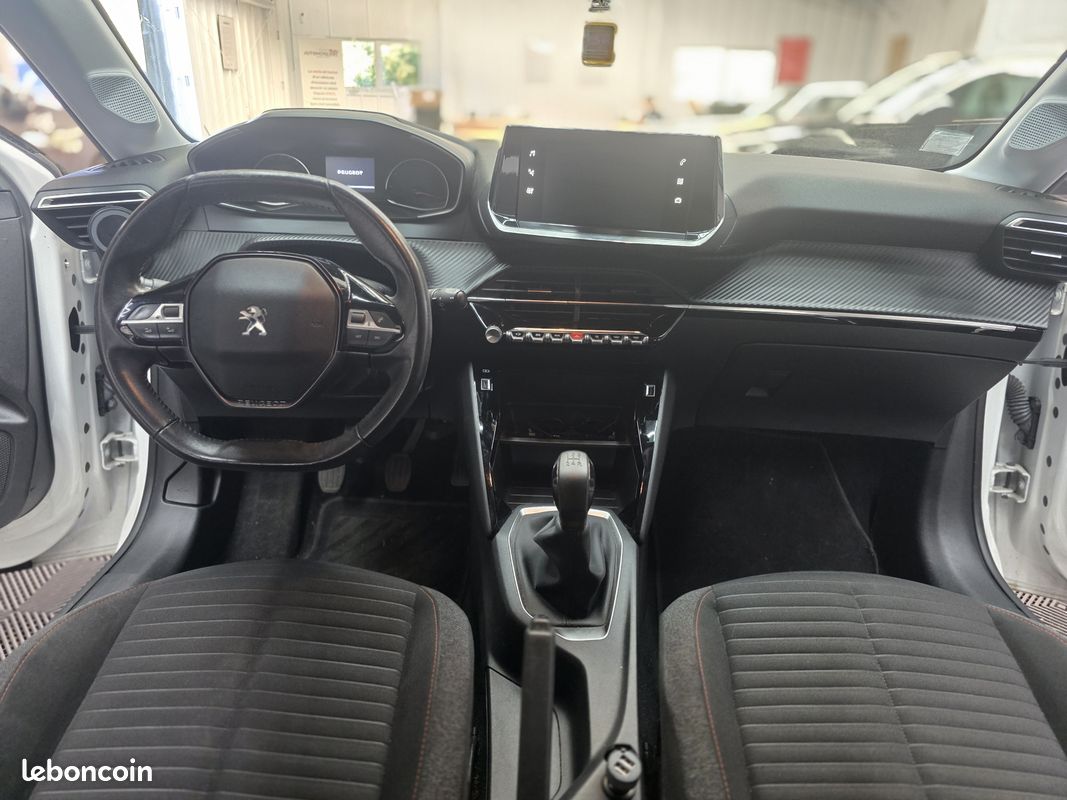 PEUGEOT 208 1.2 pure-tech (image 13)