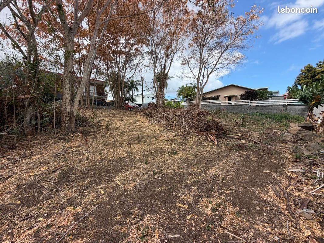 Terrain 350 m² · à Entre-Deux · 128 900 €