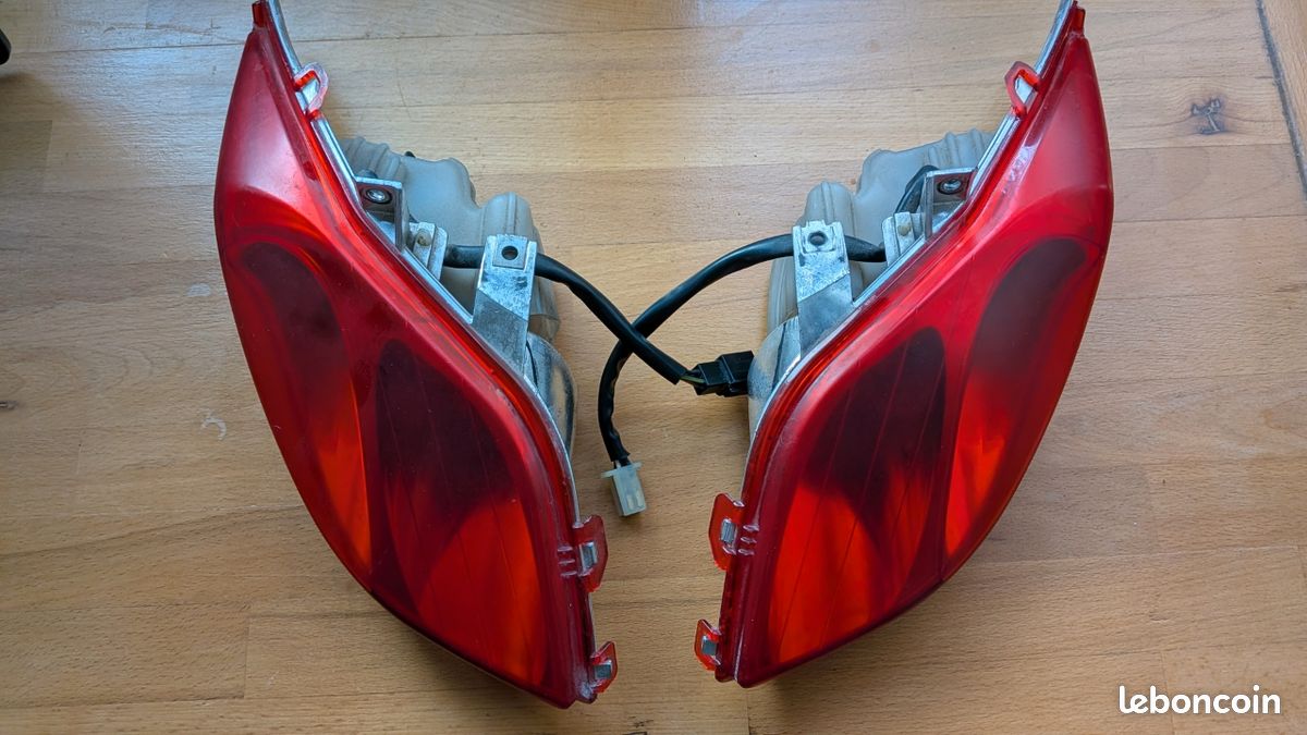 Feux arrière xmax 125 (image 1)