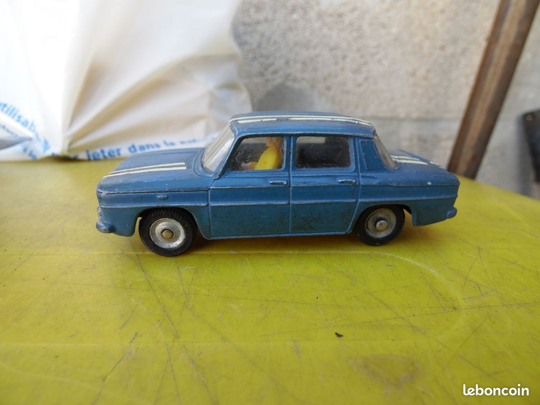 Voiture Miniature Dinky Toys Renault 8 - échelle 1/43