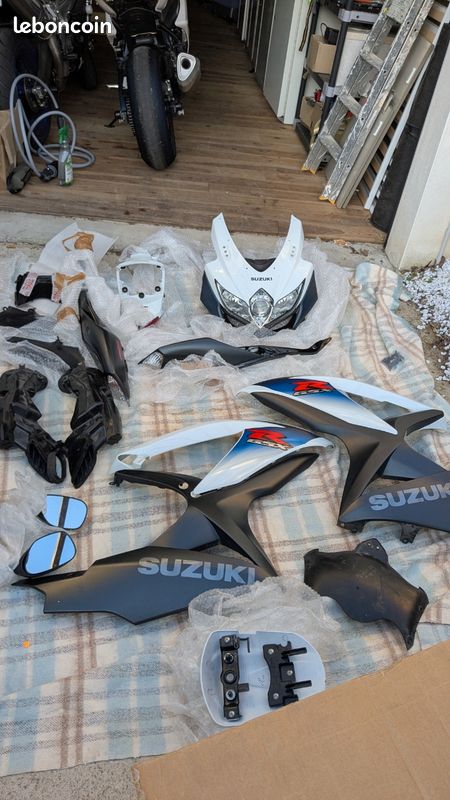 Cache Arrière Gauche Pour Suzuki GSX-R 1000 2009 – Pièce Occasion En Bon état, Origine Japon