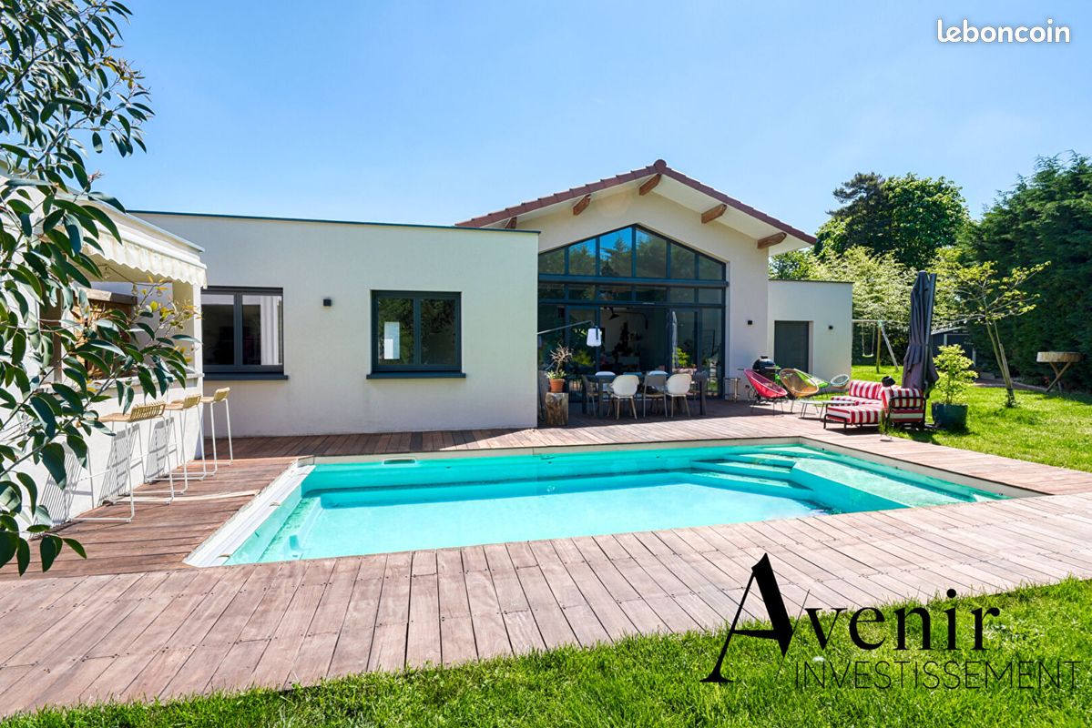 Maison 6 pièces 203 m² · à La Tour-de-Salvagny · 203 m² · 745 000 €