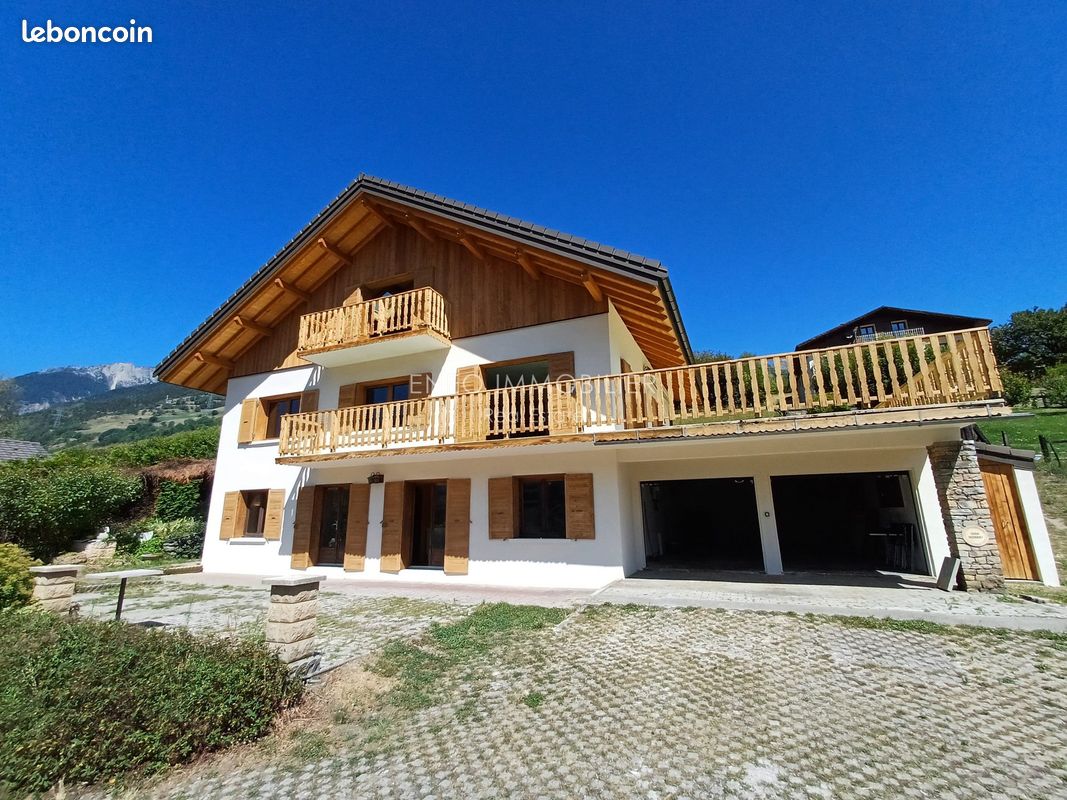 Maison 10 pièces 219 m² · à La Plagne Tarentaise · 219 m² · 640 000 €
