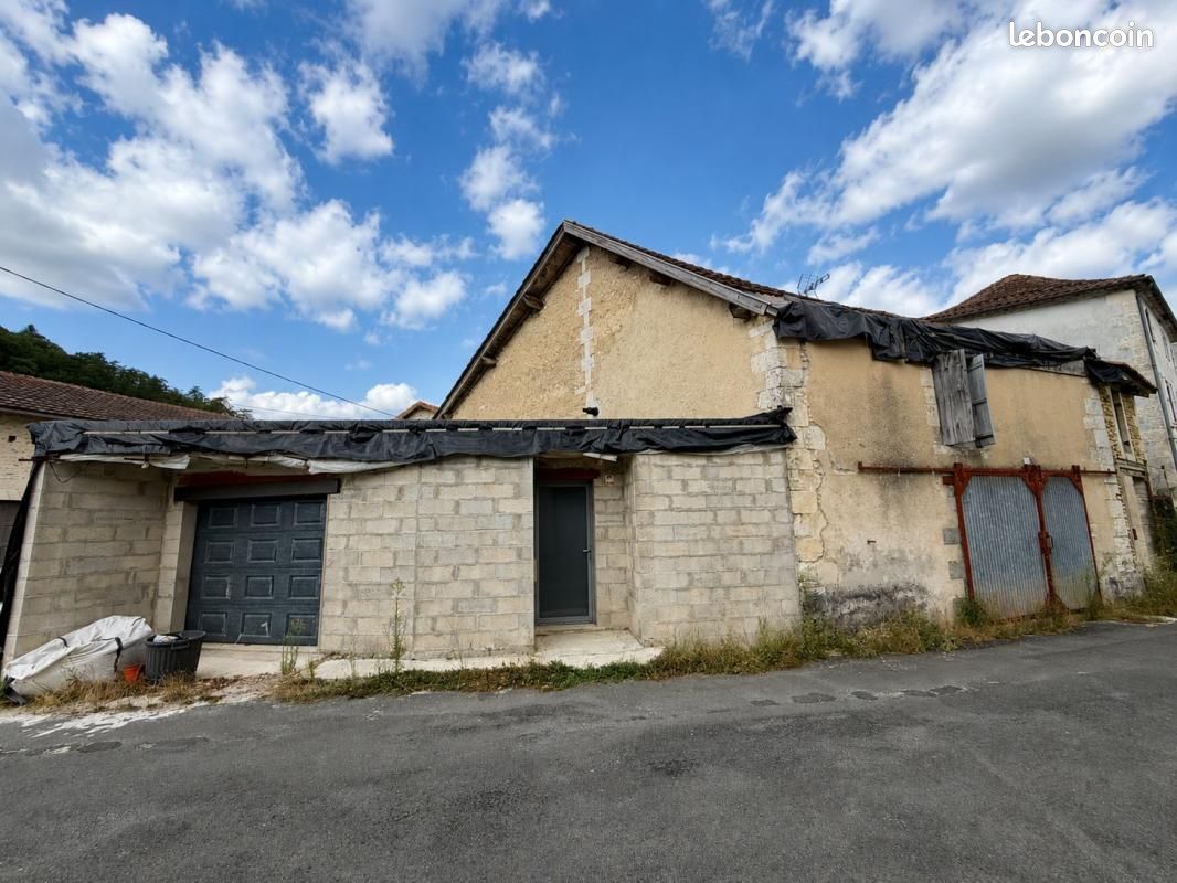 Maison 2 pièces 74 m² · à Vergt · 74 m² · 64 000 €
