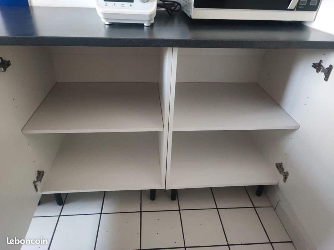 Cuisine équipée 2,40m sur 2,40m blanche très bon état (image 3)
