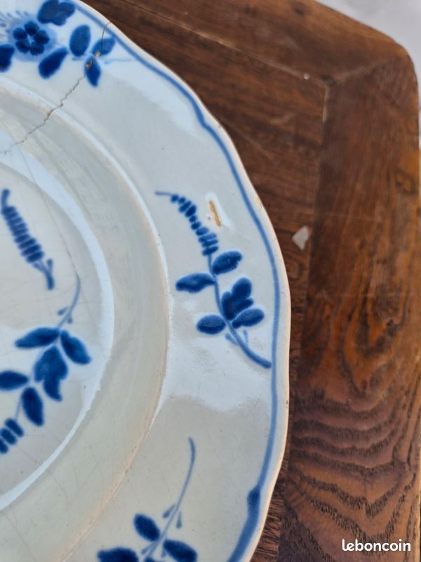 ANCIENNE ASSIETTE CREUSE FAÏENCE FRANÇAISE XVIIIe BLEU COBALT MARQUÉE 25 CM (image 4)