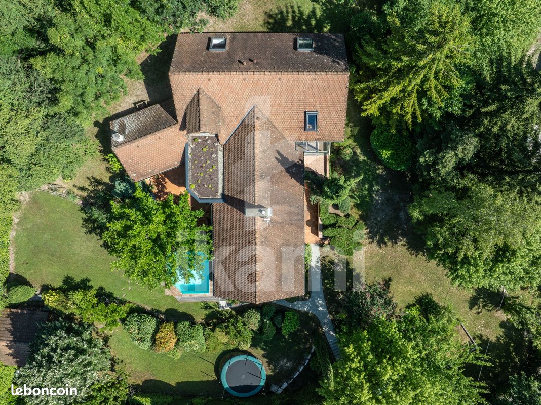 Maison 7 pièces 246 m² · à Corenc · 246 m² · 989 000 €