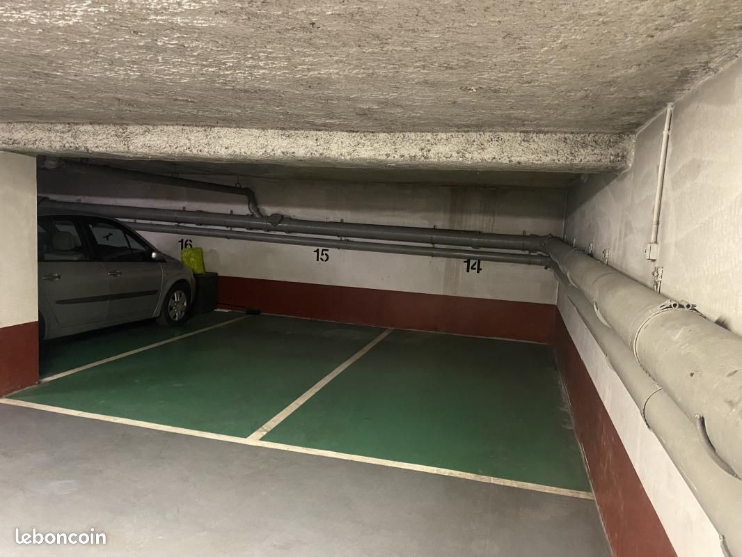 Parking 11 m² · à Le Kremlin-Bicêtre · 11 m² · 18 000 €