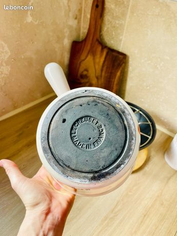 Caquelon à Fondue Le Creuset – Fonte – Motif Paon Des Années 70