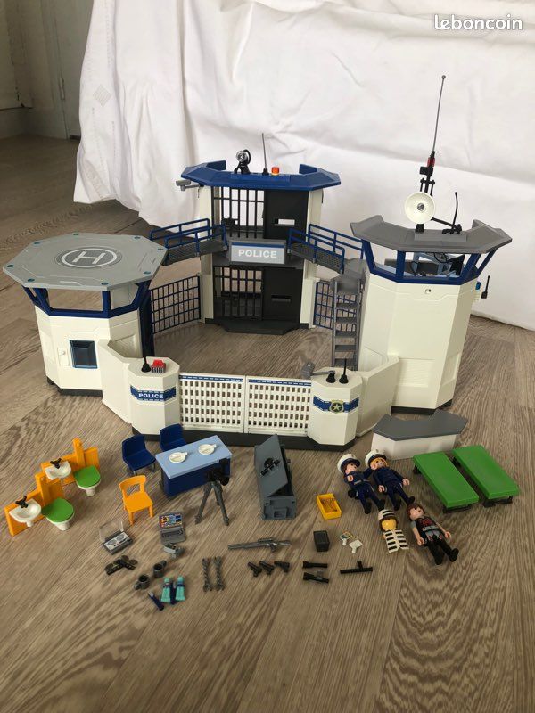 PLAYMOBIL - COFFRET DU COMMISSARIAT DE POLICE #9111 - PLAYMOBIL / City Action