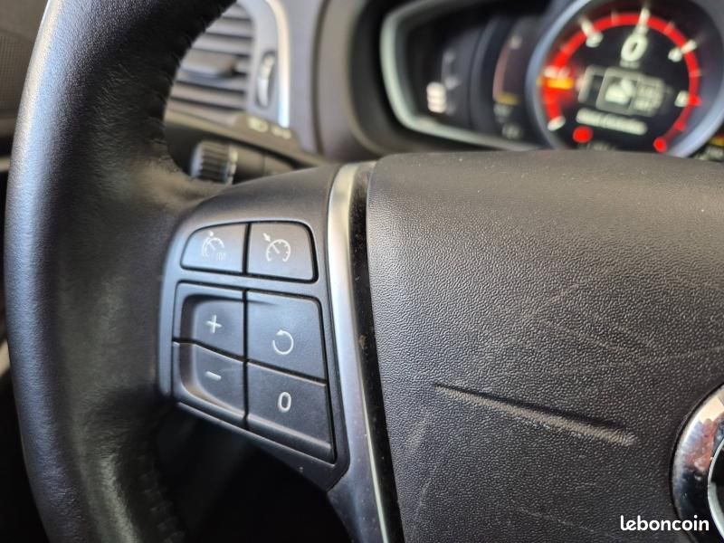 Volvo V40 D2 120ch Momentum Business Geartronic (image 18)