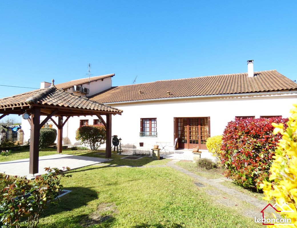 Maison 7 pièces 245 m² · à Saint Privat en Périgord · 245 m² · 365 000 €