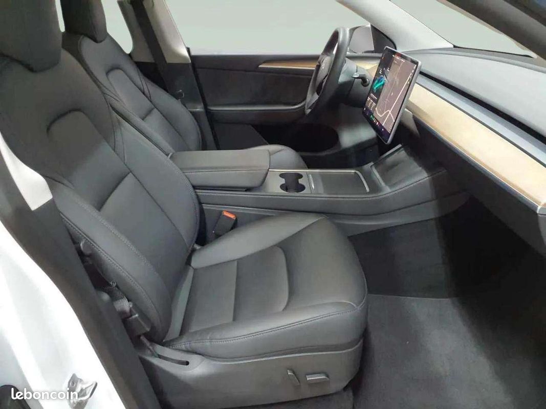 TESLA MODEL Y Long Range AWD * 514 ch * SOH 91,9 % * Pano * Autopilot * Caméra 360 (image 3)