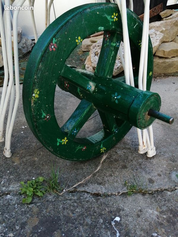 Magnifique roue ancienne peinte a la main (image 2)