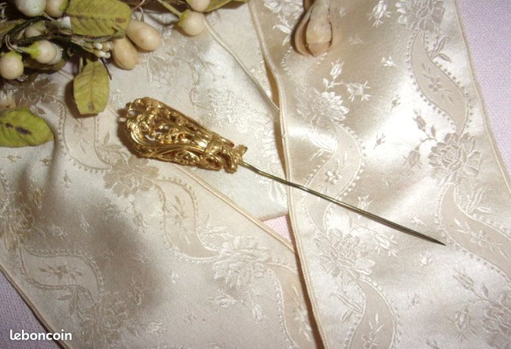 Épingle Broche En Argent - Occasion, Bijou Vintage Sans Marque