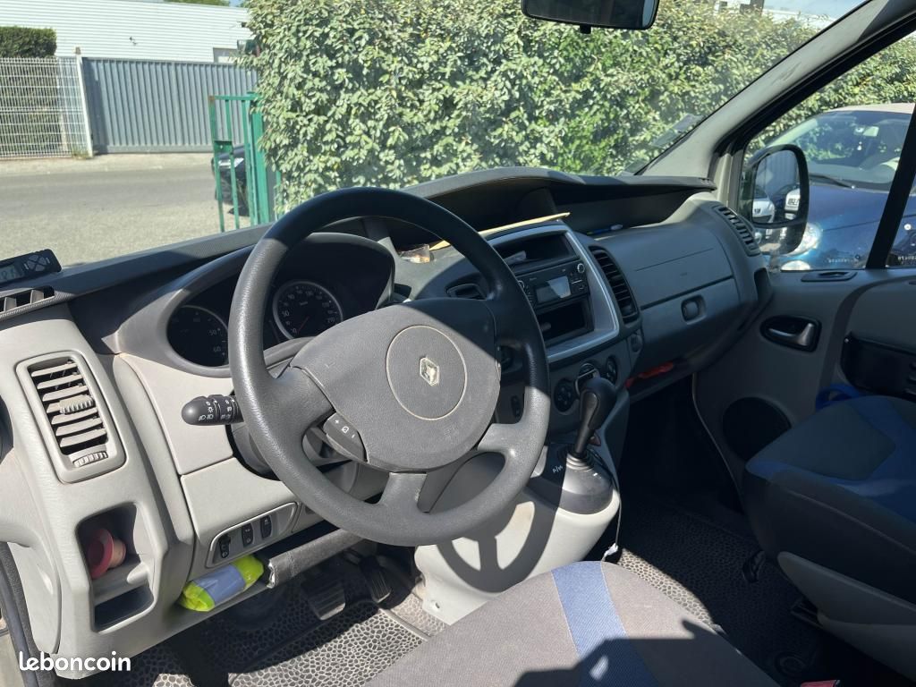 RENAULT TRAFIC Passenger L1H1 2.0 dCi 115 - AMÉNAGÉ OU 8 PLACES - BVA - FULL ENTRETIEN - 2E MAIN (image 13)