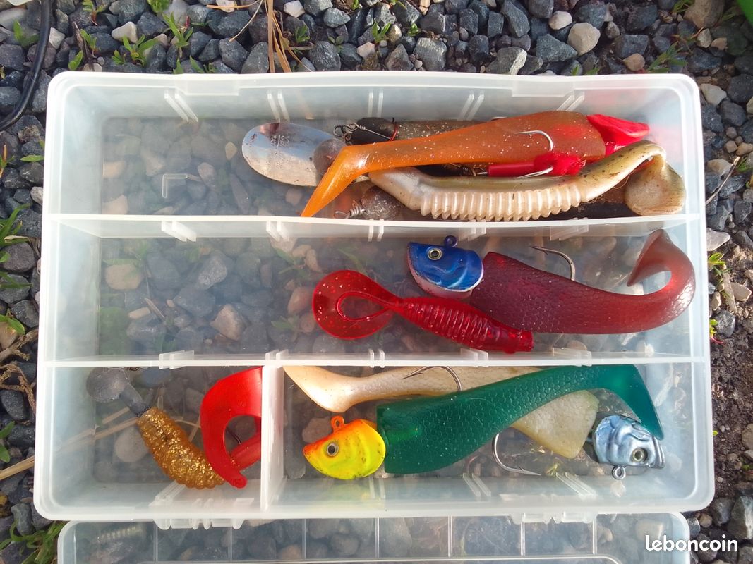 Lot De Matériel De Pêche – Occasion – Divers Articles Pour Pêcheur