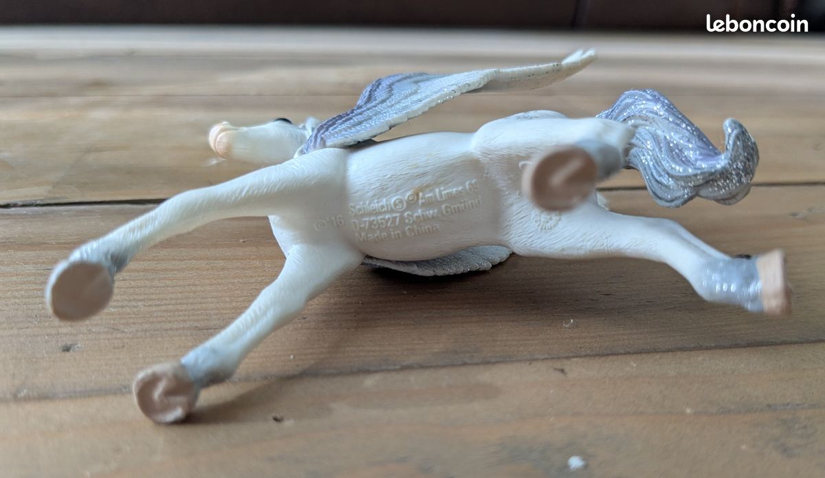 Schleich – Bébé Pégase – Figurine Magique, Peinte à La Main, Détail Soigné – Collection Dès 3 Ans