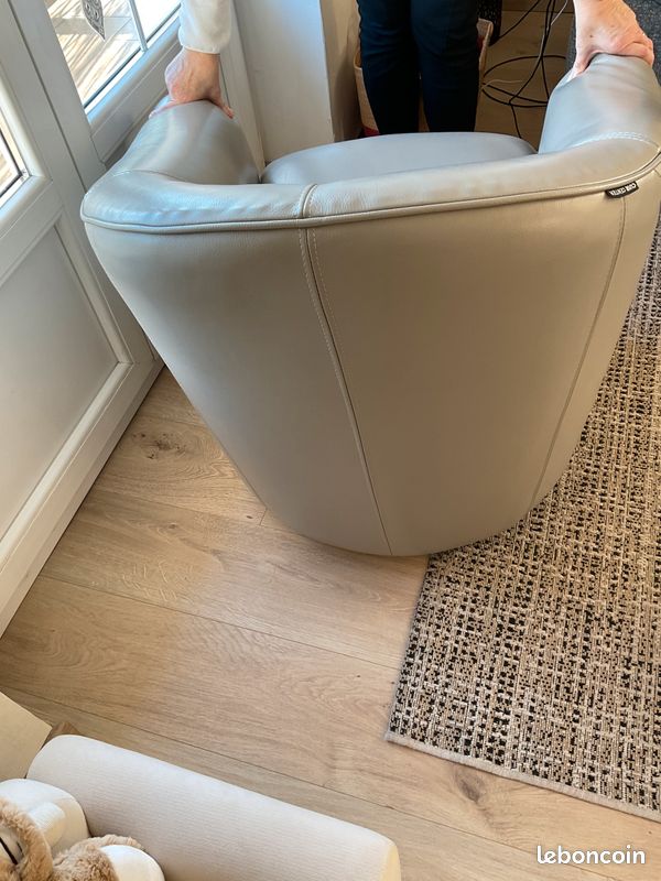 Fauteuil club pivotant en cuir (image 3)
