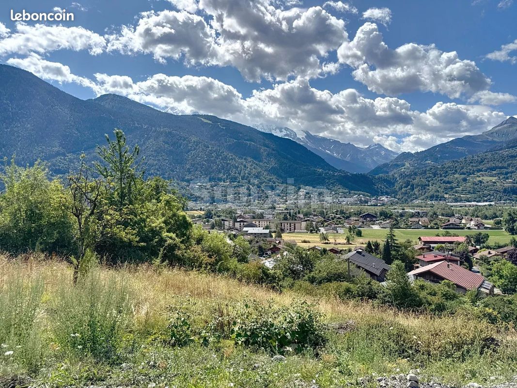 Terrain 1228 m² · à Passy · 1 228 m² · 240 000 €
