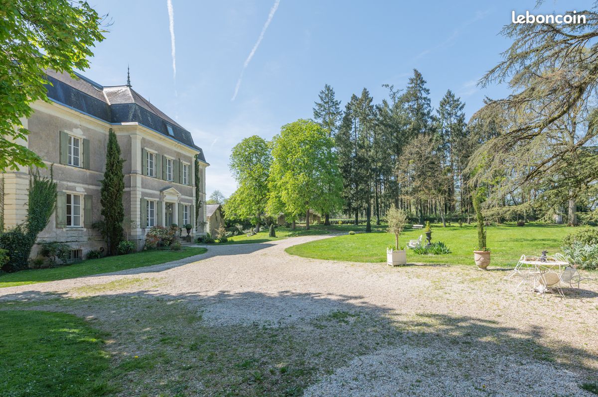 Maison 12 pièces 600 m² · à Vallons-de-l'Erdre · 600 m² · 1 700 000 €