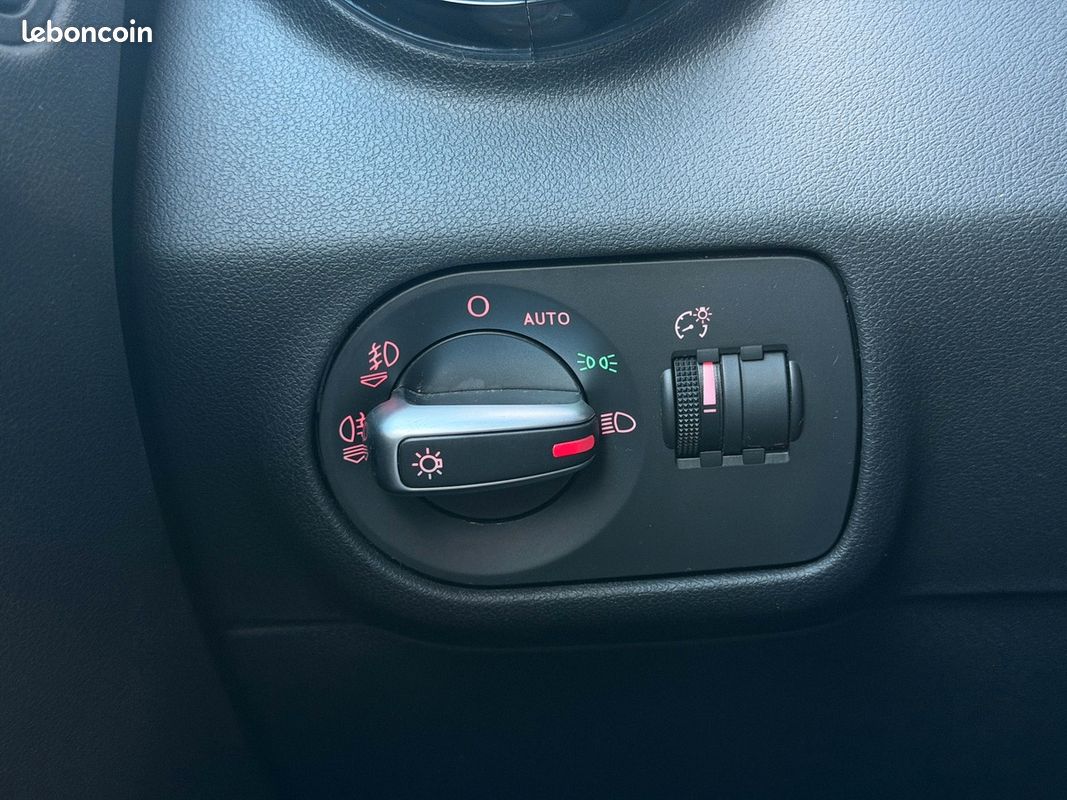 Audi A1 Phase 2 Sline 1.4 TSI 125 cv - Sièges cuir (image 12)