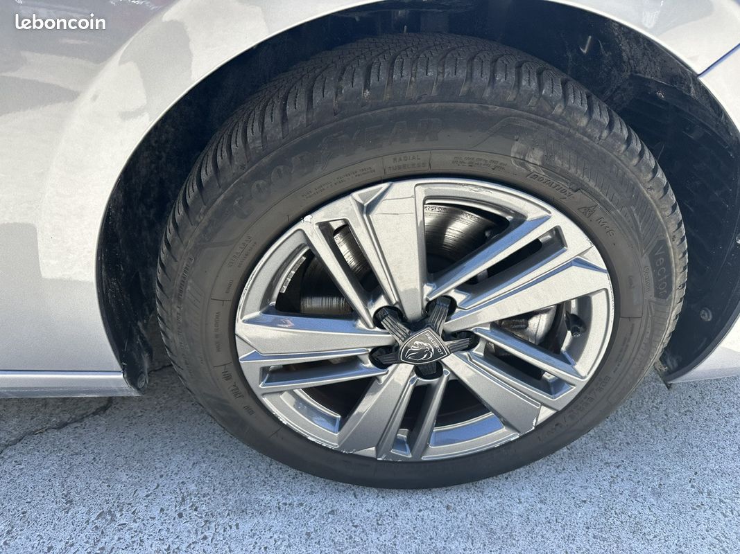 Peugeot 308 SW Allure BVM 6 130 CV 2024 {1ER Main - 15.600KM - CAMERA 360° - SIEGES AGR CONFORT } (image 37)