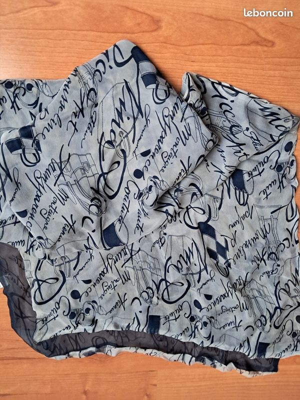 Vintage Rainforest Cafe Tee no size fits a... - Depop