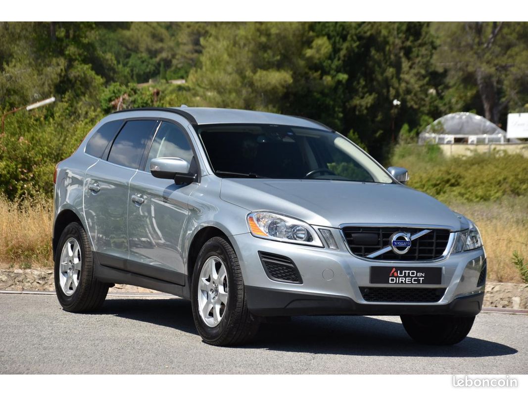 VOLVO XC60 D5 FAP AWD - 205 - BVA Geartronic Momentum (image 6)