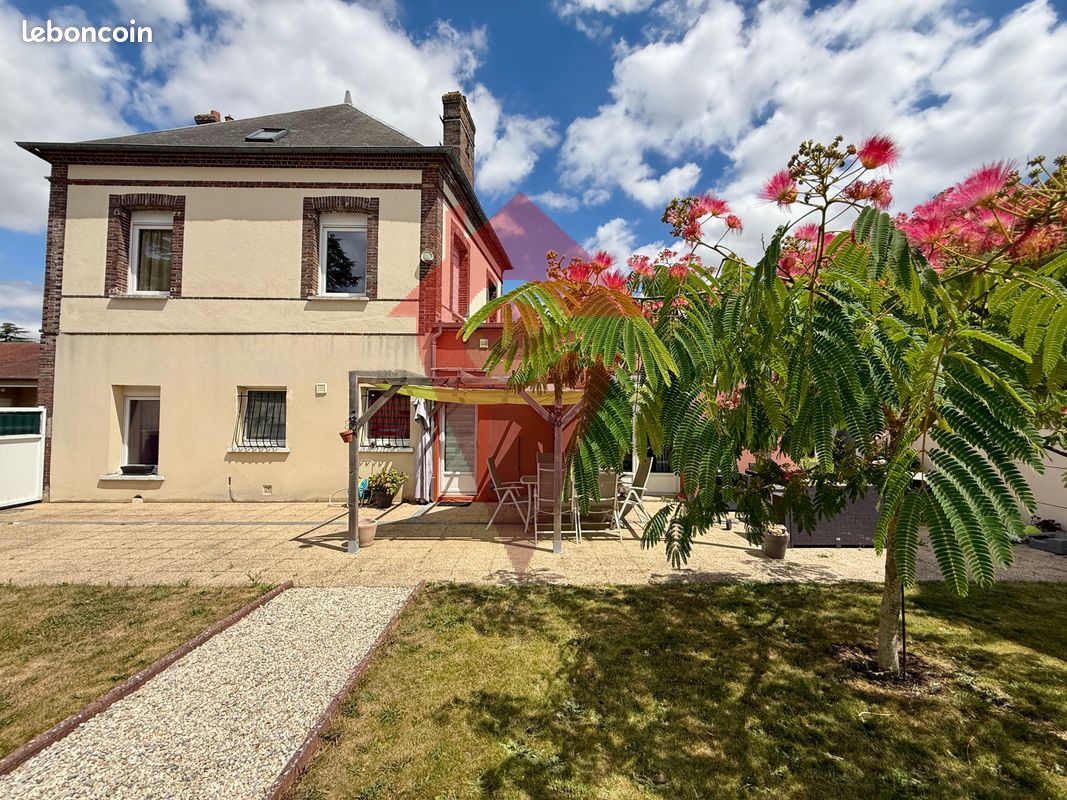 Maison 6 pièces 125 m² · à Saint-André-de-l'Eure · 125 m² · 230 000 €