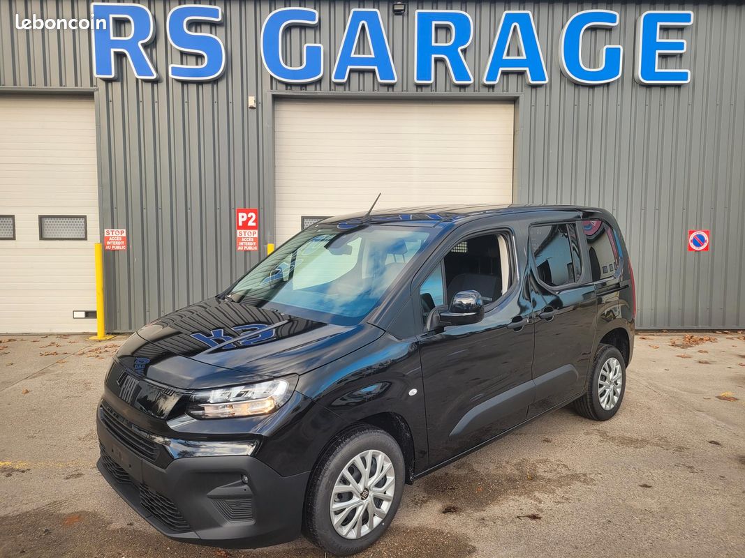 FIAT DOBLO COMBI 05 PLACES 1.5 Blue HDI 100 CH NEUF avec 2 PORTES LATÉRALES - CARTE GRISE N1 - CAMIONNETTE / T.V.A RÉCUPÉRABLE / ÉXONÉRÉ DE T.V.S ET SANS MALUS ÉCOLOGIQUE ( Prix de Vente 22 490 HT ) (image 1)