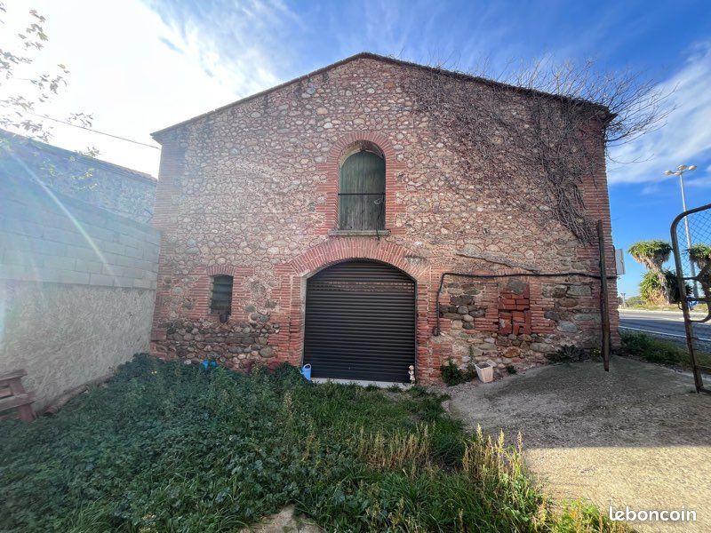 Maison 2 pièces 220 m² · à Villemolaque · 220 m² · 90 000 €