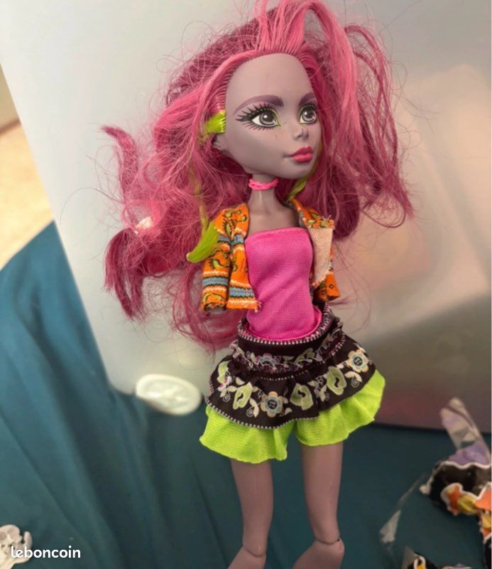 Poupée Monster High sans mains Jinafire Long – tenue incluse 🐉 (image 1)