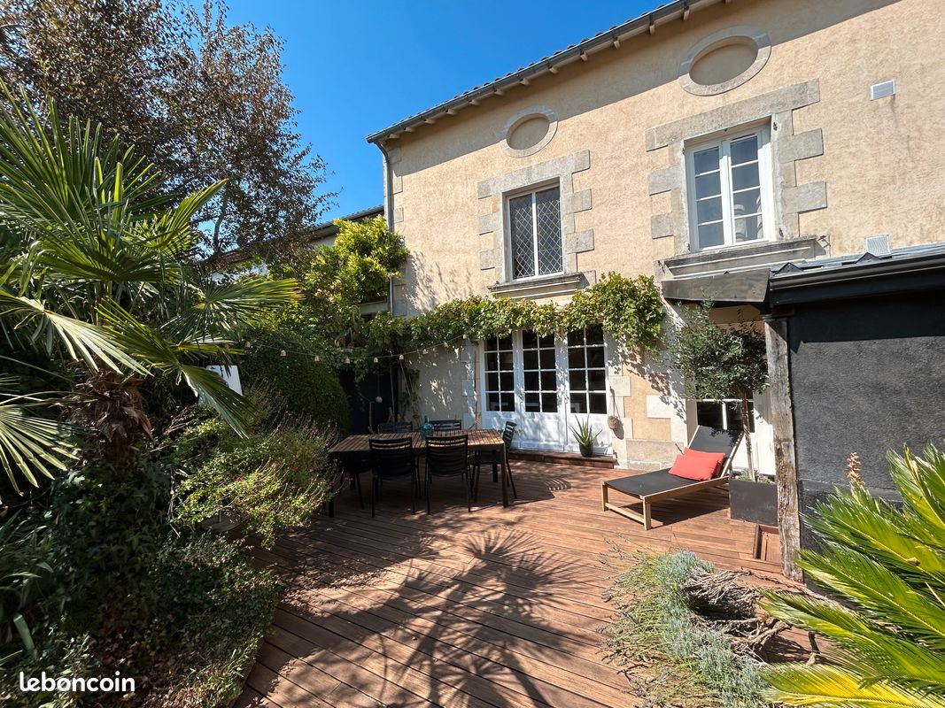 Maison 7 pièces 180 m² · à Poitiers · 180 m² · 320 000 €