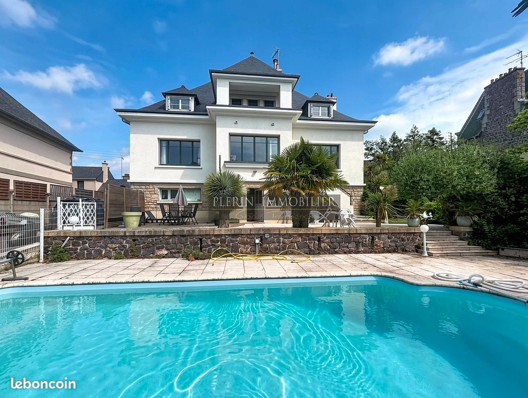 Maison 8 pièces 175 m² · à Montfort-sur-Meu · 175 m² · 644 800 €
