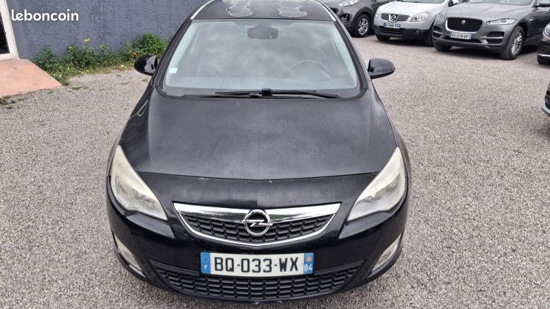 Opel ASTRA 1.3 CDTI95 FAP COSMO (image 2)