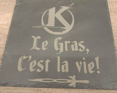 Dessous De Plat En Ardoise – Gravure Personnalisée – Univers Kaamelott