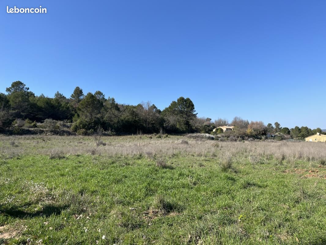 Terrain 1 000 m² Aups · 100 500 €