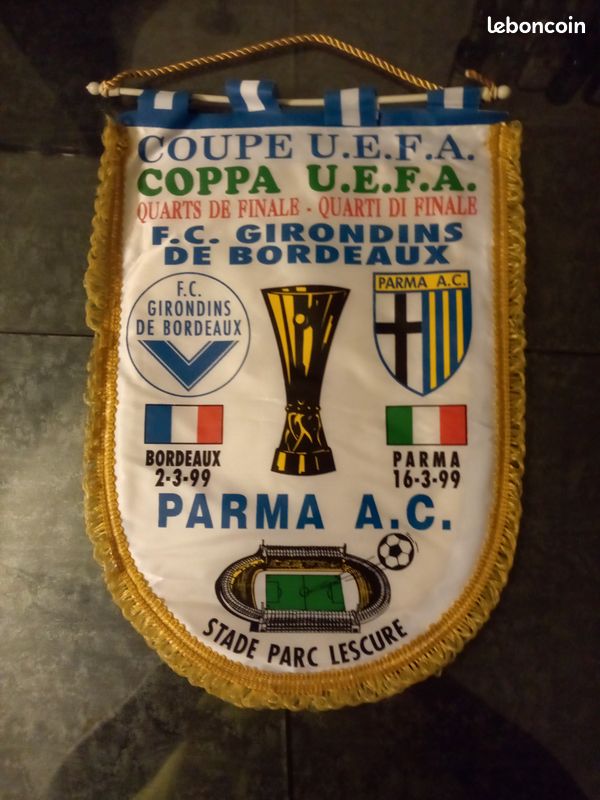 Av Grand fanion girondins de Bordeaux ... (image 1)