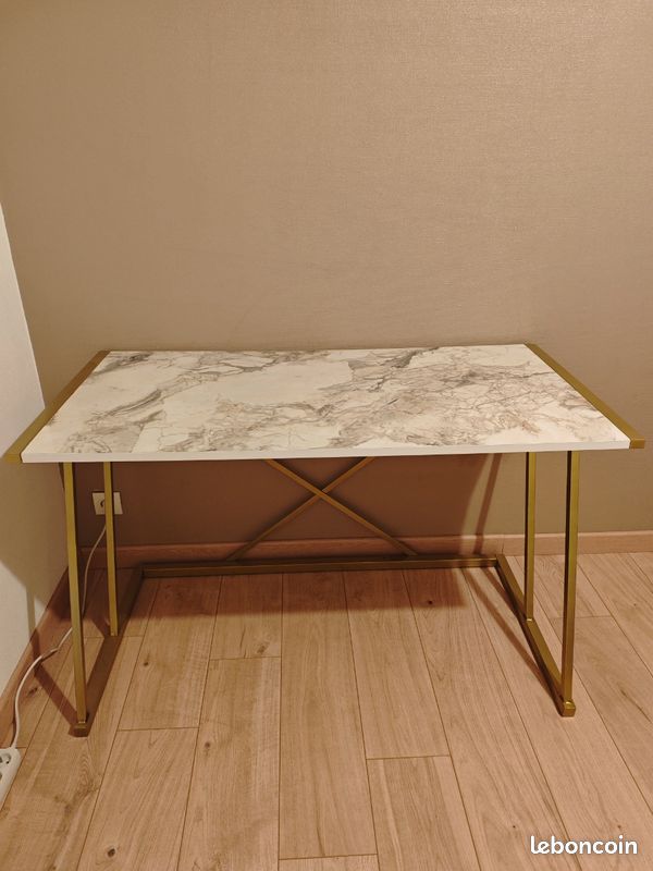 Bureau moderne effet marbre et doré (image 1)