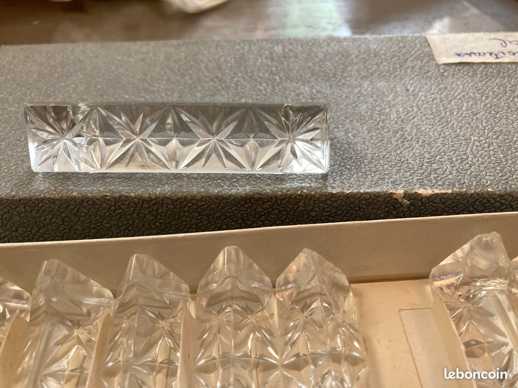 Coffret de 12 porte-couteaux en cristal ciselés (image 5)