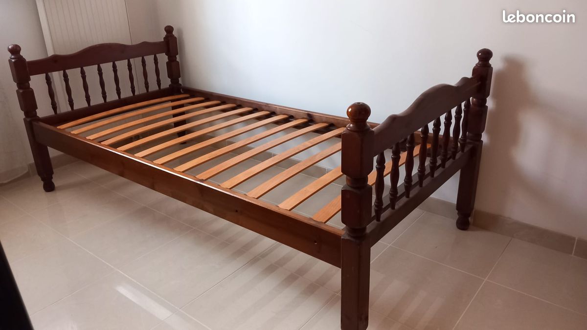 Meuble de lit en bois (image 1)