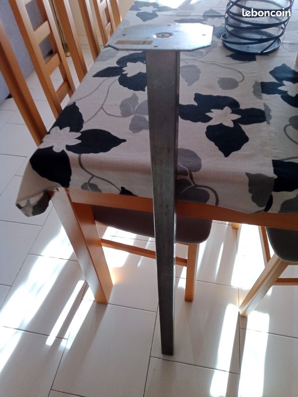 Deux pieds de table IKEA UTBY (image 1)
