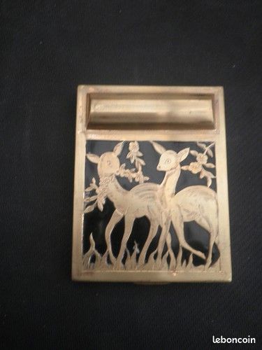 Minaudière Poudrier En Métal Doré Guilloché Avec Décor Nacré Et Peigne Rouge - Style Vintage élégant