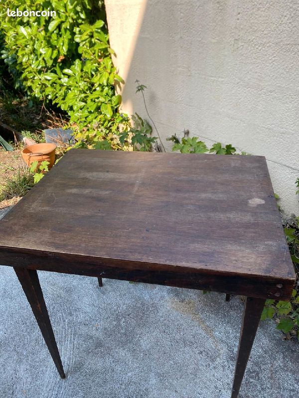Table et chaises anciennes en bois (image 1)